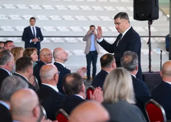 Tko je veći Grunf? Milanović: Hrvatska nema neprijatelje. Ima samo Srbiju; Plenković: Tko manje troši ima manje račune
