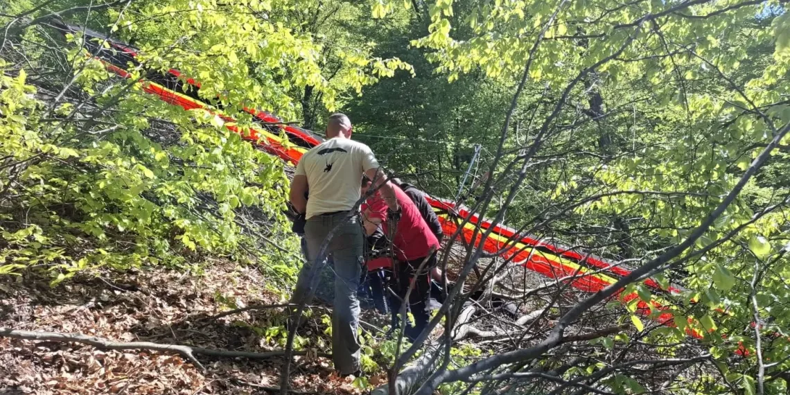 FOTO Pao motorni zmaj kod Omanovca: Unesrećeni prevezen helikopterom u bolnicu