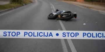 Užas u Istri: Vozačica autom prešla na suprotni trak i pogodila motorista. Odletio je niz padinu…