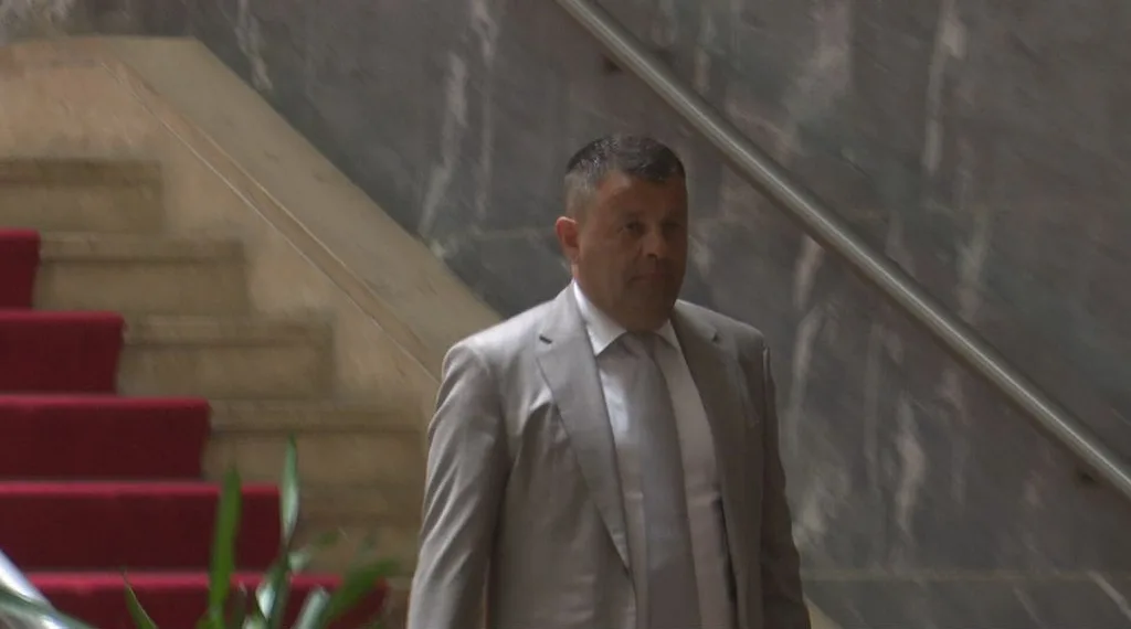 Bolesne prijetnje iz BiH. Ministar najavio paljenje ogromne količine smeća iznad Dubrovnika početkom sezone….