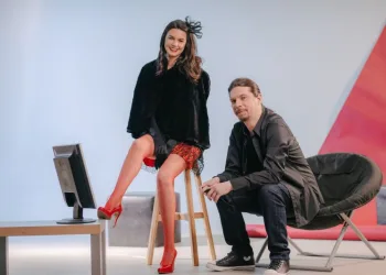 VIDEO Laž ne miruje: Duet Davora Čukelja i Emine Arapović kao ljubavni hit iz 80-ih godina