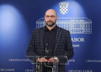 Baksa: Umjesto rješavanja stvarnih problema navodni progresivci stvaraju fiktivne neprijatelje i društvo podjela