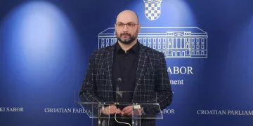Baksa: Umjesto rješavanja stvarnih problema navodni progresivci stvaraju fiktivne neprijatelje i društvo podjela