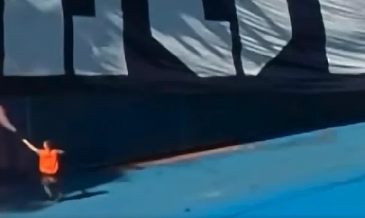 Drama na Maksimiru. Torcida tvrdi da je BBB-ima zapalila transparent: Dok vi palite krijesove mi palimo Maksimir!