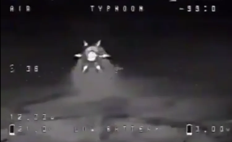 VIDEO Ukrajinski vojni dužnosnik objavio snimku NLO-a: Moglo bi se raditi o novom ruskom oružju; Amerikanci ranije snimili sličnog