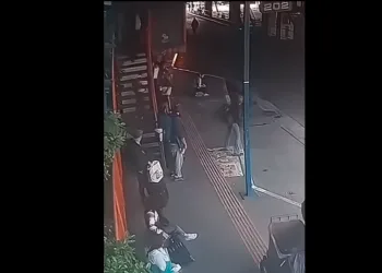 VIDEO Autobusni kolodvor se raspada: Prijeti li Zagrebu novosadski scenarij? Pogledajte kako je staklo palo među putnike…