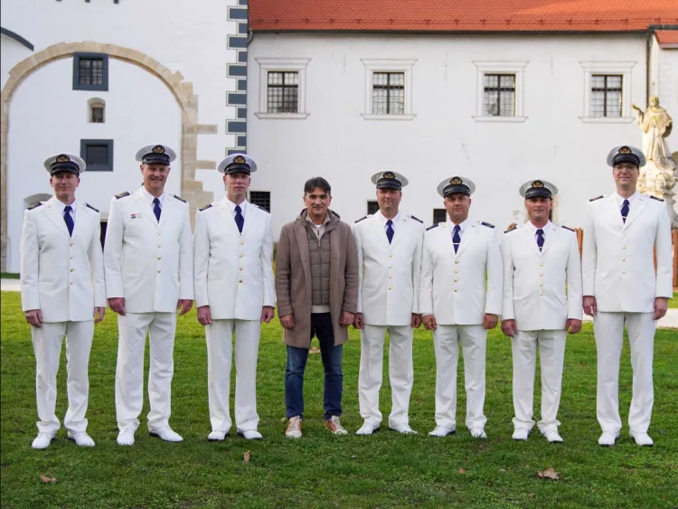 VIDEO Tamo gdje je srcu dom: Nova pjesma klape HRM-a posvećena Vatrenima. Dalić je oduševljen