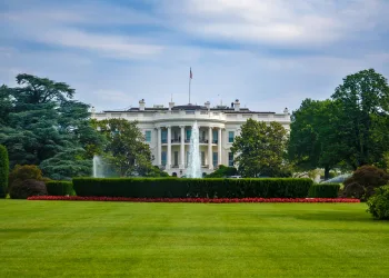Drama u Washingtonu: Tajna služba pucala u naoružanog napadača blizu Bijele kuće