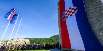 Na Medvedgradu ponovno upaljen vječni plamen: Plenković čestitao Dan državnosti