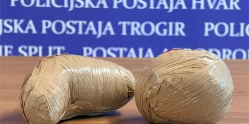 Drama u Mravincima: Policija lovila muškarca na električnom romobilu. Ispala mu kila heroina…