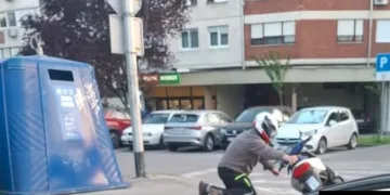 VIDEO Snimka iz Zagreba šokirala građane: Pijan padao s motora. Policija nije došla 45 minuta