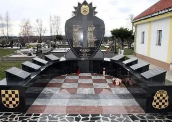 HRS nakon rušenja spomenika HVO-u u Derventi: Ovo je sramota institucija i poraz hrvatske politike