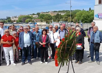Burne reakcije zbog fotografija iz Pule: Sporna uniforma JNA izazvala političke i ideološke prijepore