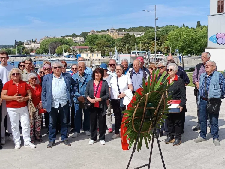 Burne reakcije zbog fotografija iz Pule: Sporna uniforma JNA izazvala političke i ideološke prijepore