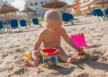 Plaže zauzete do mora: Djeca se nemaju gdje igrati bez najma ležaljke