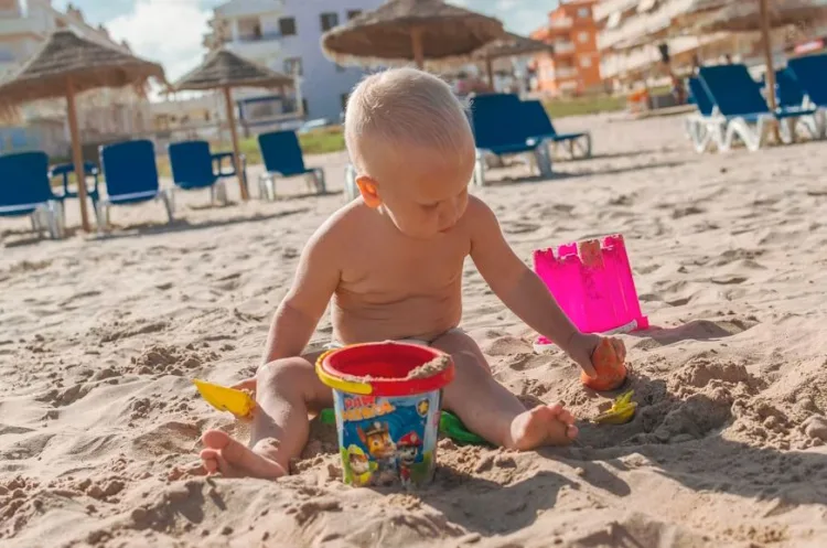 Plaže zauzete do mora: Djeca se nemaju gdje igrati bez najma ležaljke