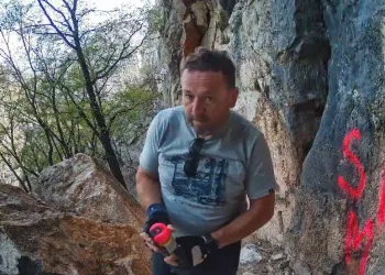 Grafitima oštetio stijene u Paklenici: Protiv 55-godišnjaka podnesena kaznena prijava. Pomogli i građani…