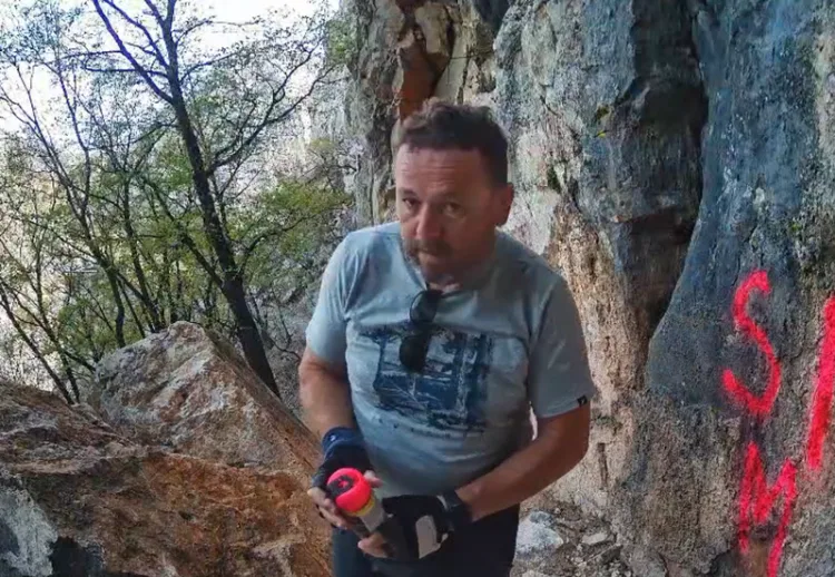 Grafitima oštetio stijene u Paklenici: Protiv 55-godišnjaka podnesena kaznena prijava. Pomogli i građani…