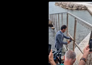VIDEO Marin Miletić pokazao Plenkoviću da zna kako se koristi brusilica. Primijenio je to na hotelskoj ogradi…