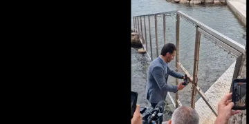 VIDEO Marin Miletić pokazao Plenkoviću da zna kako se koristi brusilica. Primijenio je to na hotelskoj ogradi…