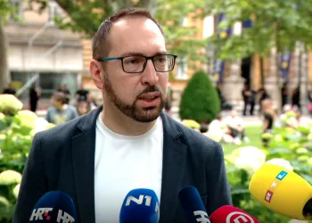 VIDEO Zagreb u duginim bojama. Održana 25. Povorka ponosa: Korak po korak – iskorak!