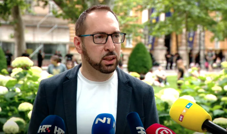 VIDEO Zagreb u duginim bojama. Održana 25. Povorka ponosa: Korak po korak – iskorak!
