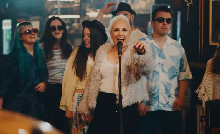 VIDEO Tebi je svejedno: Ska ritam i talijanski šarm u novom singlu Heidi šeće psa