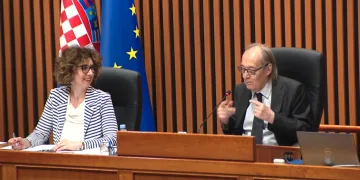 VIDEO Otišao je najdugovječniji zastupnik Sabora: Furio Radin objesio kopačke o klin. Jankovics kaže da je kao Luka Modrić…