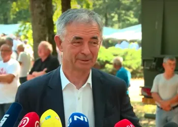 VIDEO Incident na Danu antifašizma u Brezovici: Pupovac i Jakovčić u obračunu nakon pitanja o dr. Šreteru…