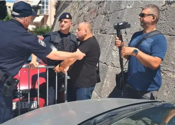 VIDEO Policija nakon uhićenja Keleminca traži 30 dana zatvora. Sud ga je pustio na slobodu zasad…