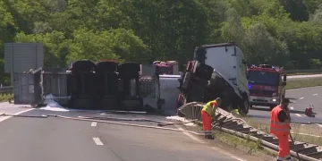 Vozač zaspao za volanom pa prevrnuo cisternu s plinom na A4