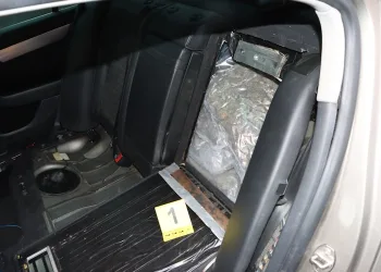 Policajci posumnjali na preinake u Passatu pa ostali šokirani: Pronašli više od 14 kilograma droge