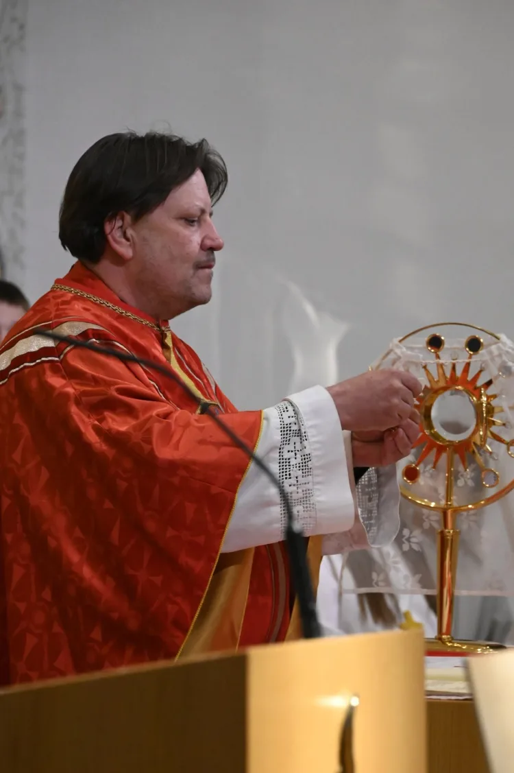 Tragedija u Sloveniji: Župa se oprostila od župnika koji je preminuo nakon uboda ose tijekom mise