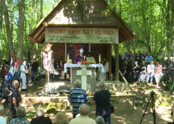 Pomoćni biskup Kovač kod jame Jazovka: Žrtve i njihovi krvnici već su stali pred Božji sud…