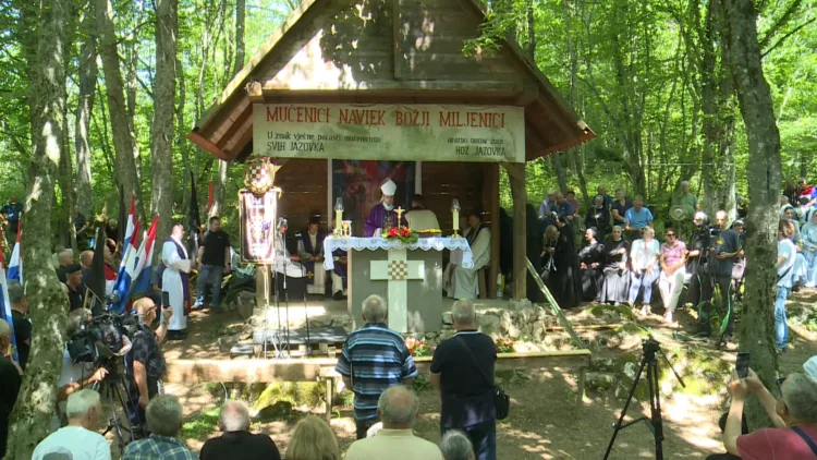 Pomoćni biskup Kovač kod jame Jazovka: Žrtve i njihovi krvnici već su stali pred Božji sud…