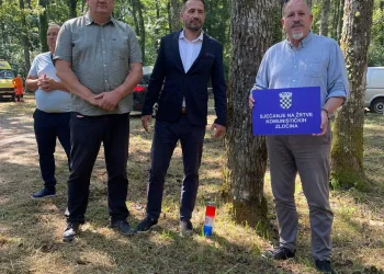 VIDEO Okršaj u Brezovici: Ubili ste dovoljno ljudi; Peternelu na balu vampira dobacivao muškarac…