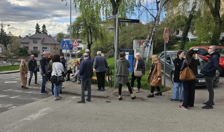 FOTO Tomaševićevi radikalni komunalni redari lijepe kazne ljudima koji nemaju gdje parkirati. Potpisuje se peticija