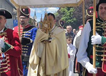Tisuće vjernika diljem Hrvatske obilježile Tijelovo: Procesije i molitva te snažne poruke zajedništva