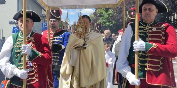 Tisuće vjernika diljem Hrvatske obilježile Tijelovo: Procesije i molitva te snažne poruke zajedništva