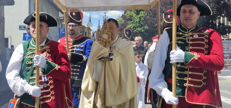 Tisuće vjernika diljem Hrvatske obilježile Tijelovo: Procesije i molitva te snažne poruke zajedništva