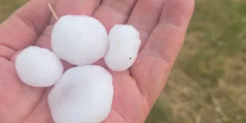 VIDEO Rekordne vrućine u Hrvatskoj: U Splitu izmjereno 39.5 °C. Potom grad i Zagoru pogodilo snažno nevrijeme