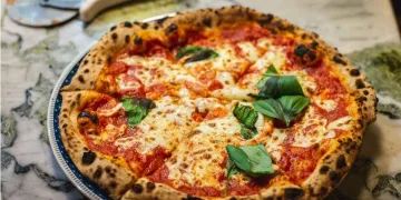 Kako ispeći savršenu pizzu? Donosimo recept za domaće tijesto + 7 recepata za pizzu