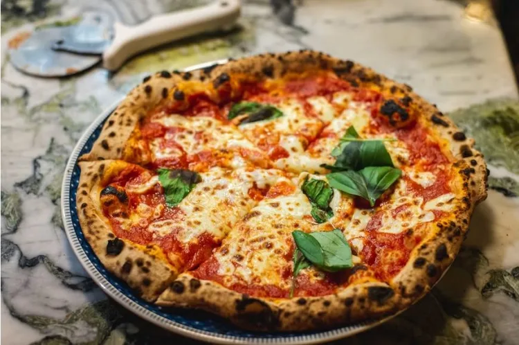 Kako ispeći savršenu pizzu? Donosimo recept za domaće tijesto + 7 recepata za pizzu