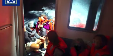 Evakuirano 12 osoba s nasukane jedrilice kod Hvara, među njima šestero djece