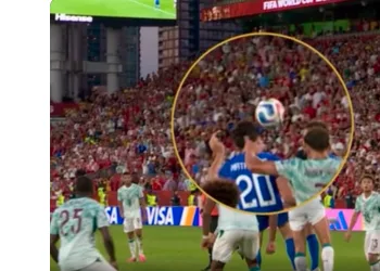 VIDEO Hrvatska je teško opljačkana. Snimka pokazuje da Matanović nije dirao loptu. Kosa po pravilima ne znači ništa…