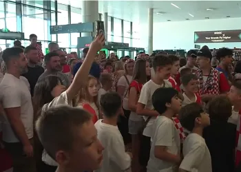 VIDEO Navijači dočekali Vatrene na Plesu. Dalić: Mi im smetamo jer smo mali