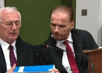 Ustavni stručnjak pitao Milanovića zašto udbaškim ubojicama Perkoviću i Mustaču nisu oduzeta državna odličja