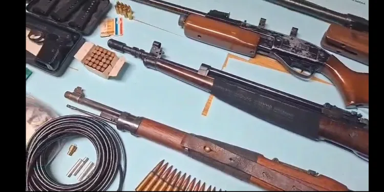 Akcija policije u Igranama: Kod 20-godišnjaka pronađeni arsenal naoružanja i droga