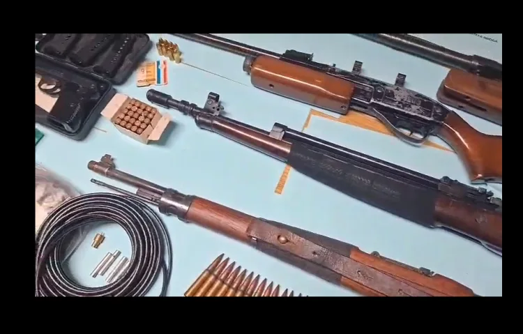Akcija policije u Igranama: Kod 20-godišnjaka pronađeni arsenal naoružanja i droga