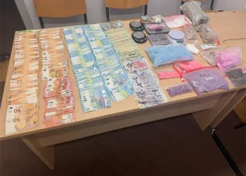 U Tisnom pao 25-godišnji Nizozemac: Policija pronašla tisuće tableta MDMA, ketamin, LSD i kokain